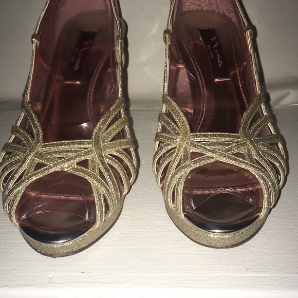 🚨SOLD ELSEWHERE!🚨EUC Nina Gold Glitter Heels - Picture 5 of 6